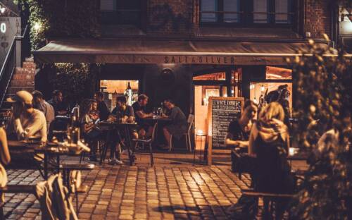 Auf der großzügigen Terrasse schmecken die Gerichte der Levante-Küche am besten / ©Salt and Silver