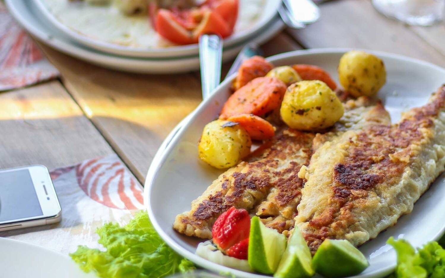 Das Fischrestaurant Zum Brandanfang ist ein Stück Hamburgische Geschichte / ©Unsplash/Heloisa Nass