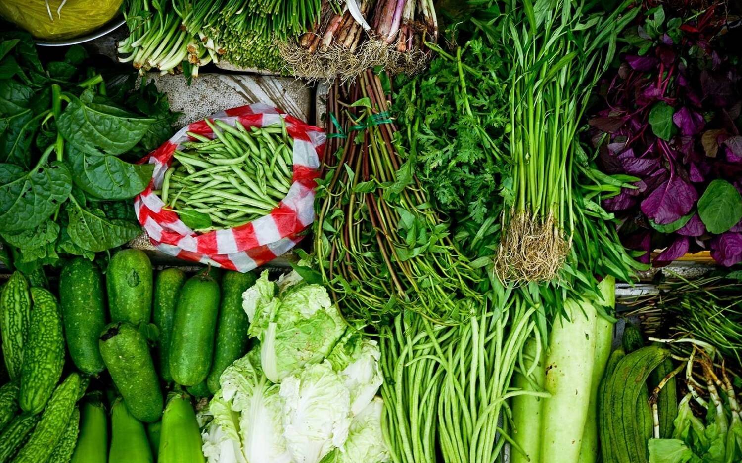 Der Wochenmarkt Ohlstedt bietet seinen Besuchern ein vielseitiges Sortiment an Lebensmitteln / ©Unsplash/Lou Liebau