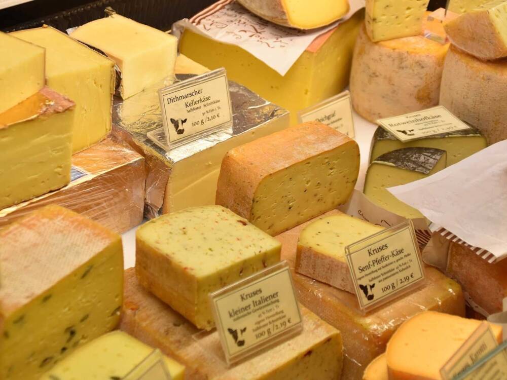 Große Käse-Auswahl in der Käse-Ecke im Eppendorfer Weg / ©Unsplash/Waldemar Brandt