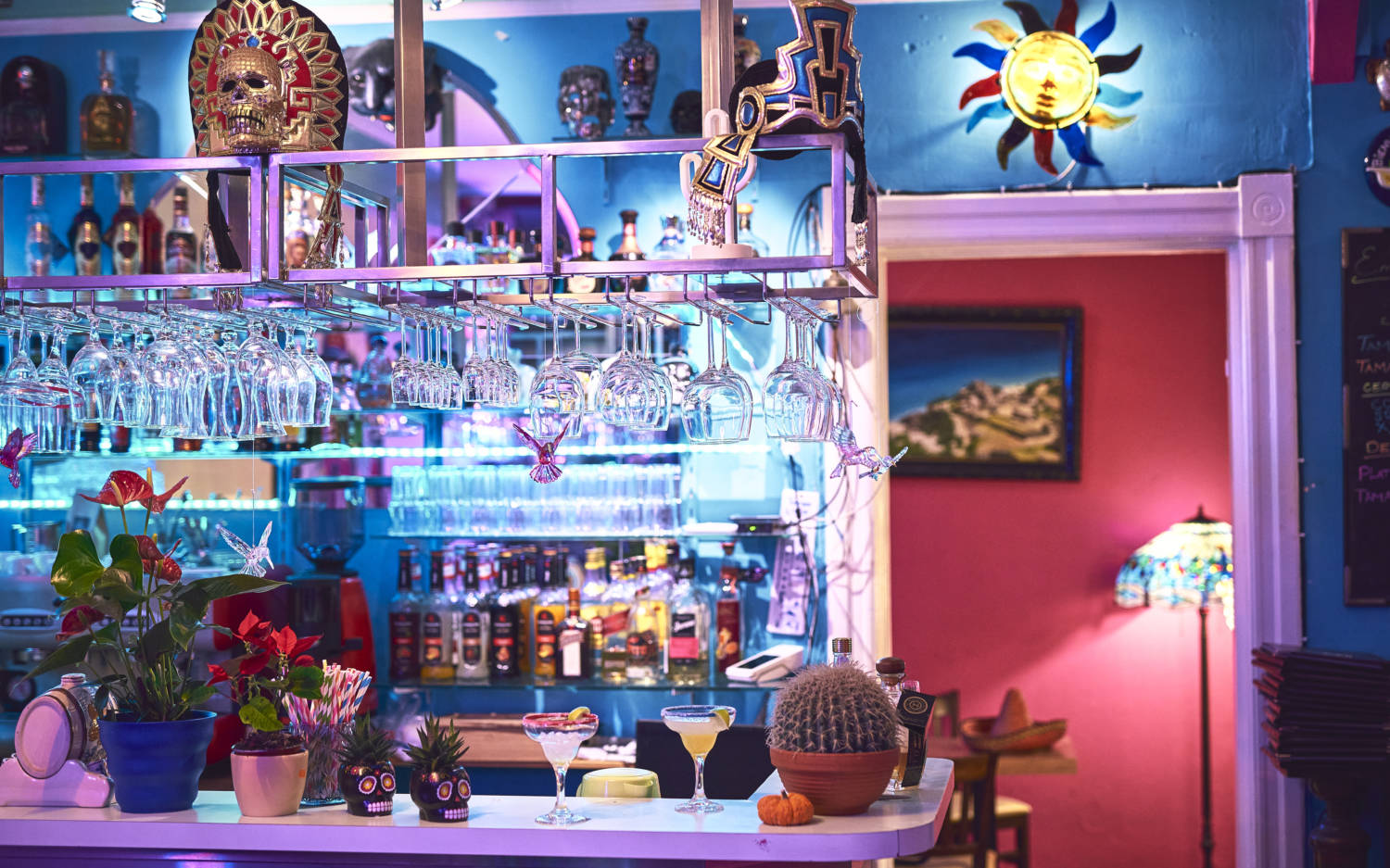 Kakteen, Neon-Schriftzüge und Sombreros: authentische Dekoration im Restaurant Café México / ©Marc Sill
