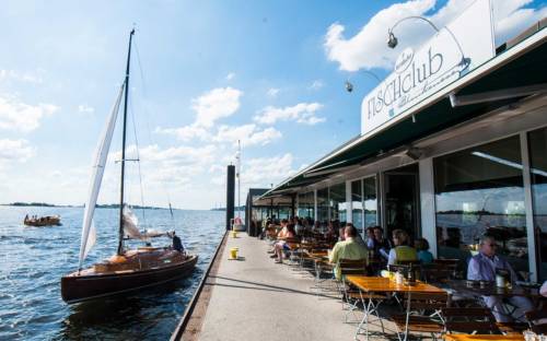 Mit Blick auf die Elbe speisen im Fischclub Blankenese / ©Fischclub