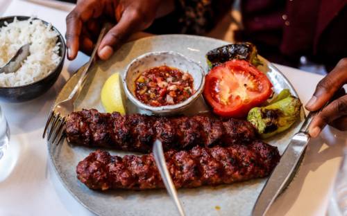 Verschiedene türkische Spezialitäten im Golden Kebab /©unsplash/Suad Kamardeen