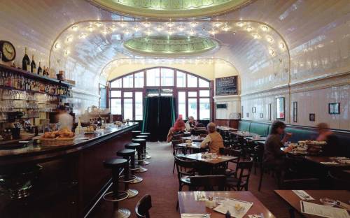 Das Café Paris in der Hamburger Altstadt entführt in die namensgebende französische Hauptstadt / ©Café Paris