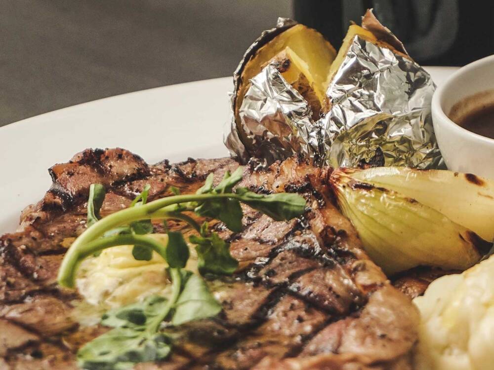 Heimatküche in Tangstedt: Das Restaurant Zur Wulfsmühle / ©Unsplash / Keri Liwi