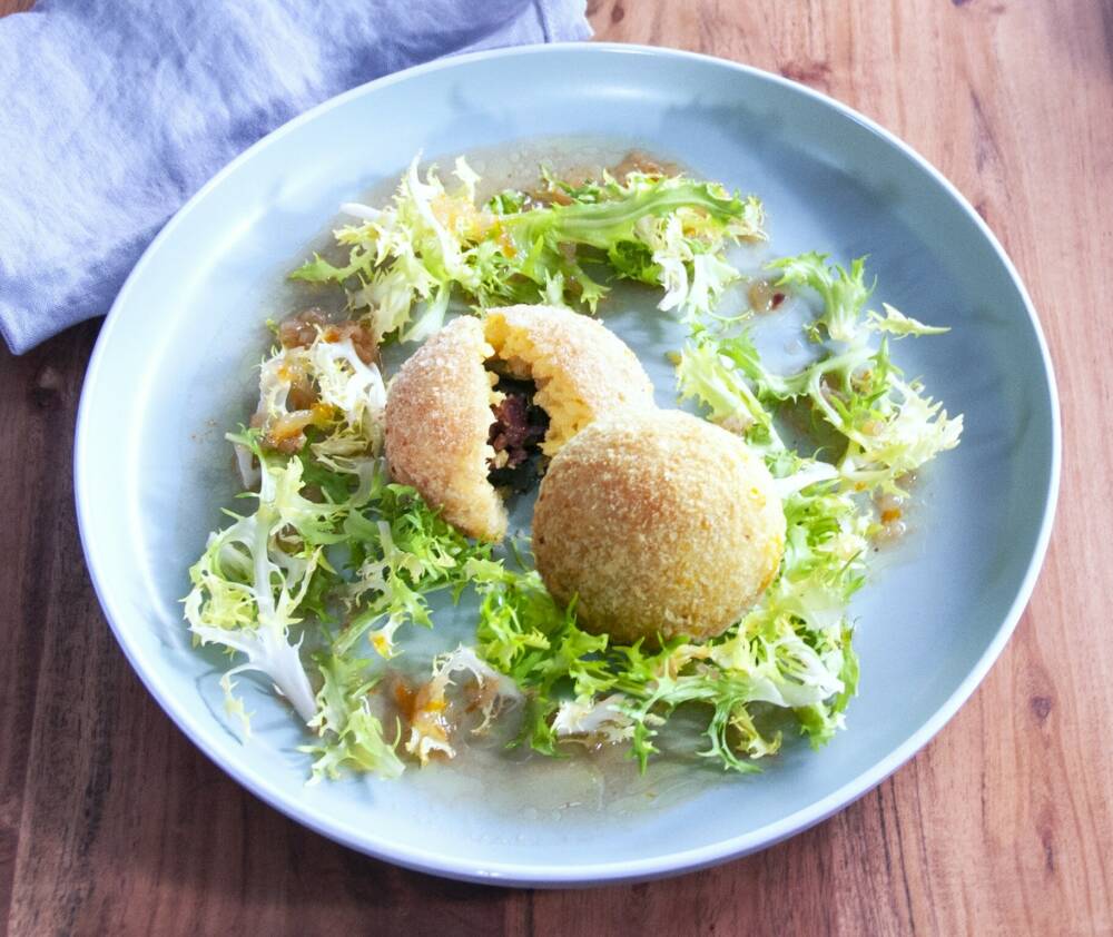 Arancini sind herzhaft gefüllte und frittierte Risotto-Reisbällchen sizilianischen Ursprungs / ©Gastroback Deutschland