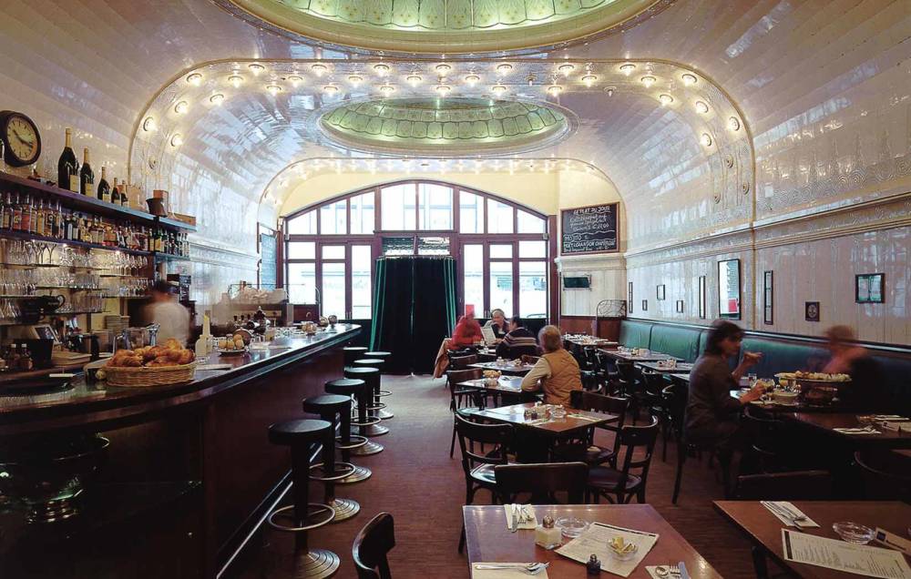 Das Café Paris in der Hamburger Altstadt entführt in die französische Hauptstadt / ©Café Paris
