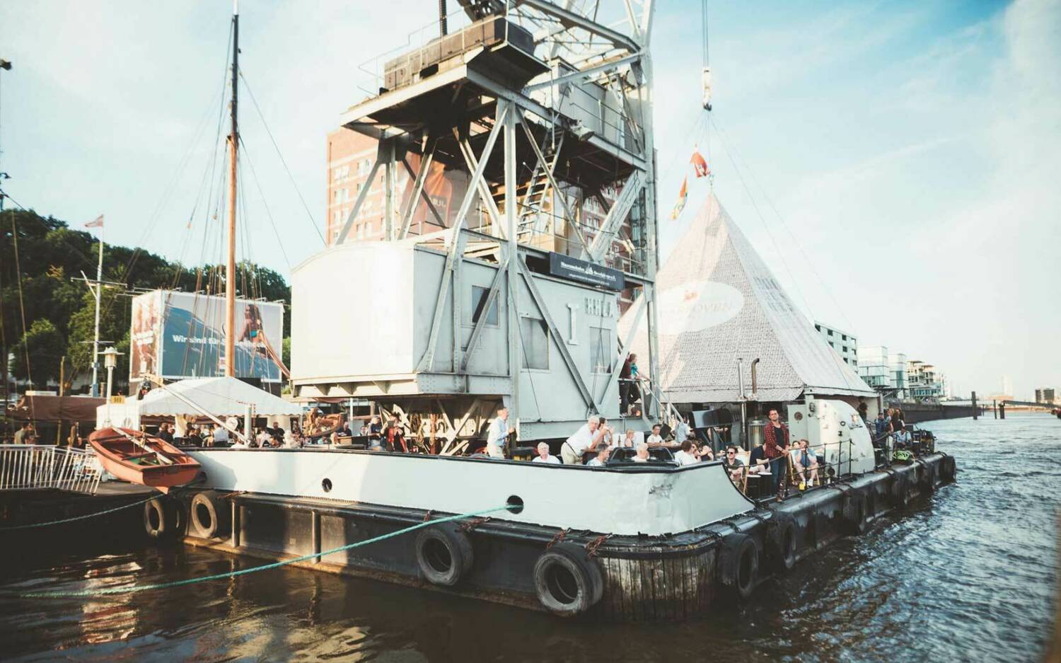 Der Ponton am Museumshafen Övelgönne / ©BORCO-MARKEN-IMPORT