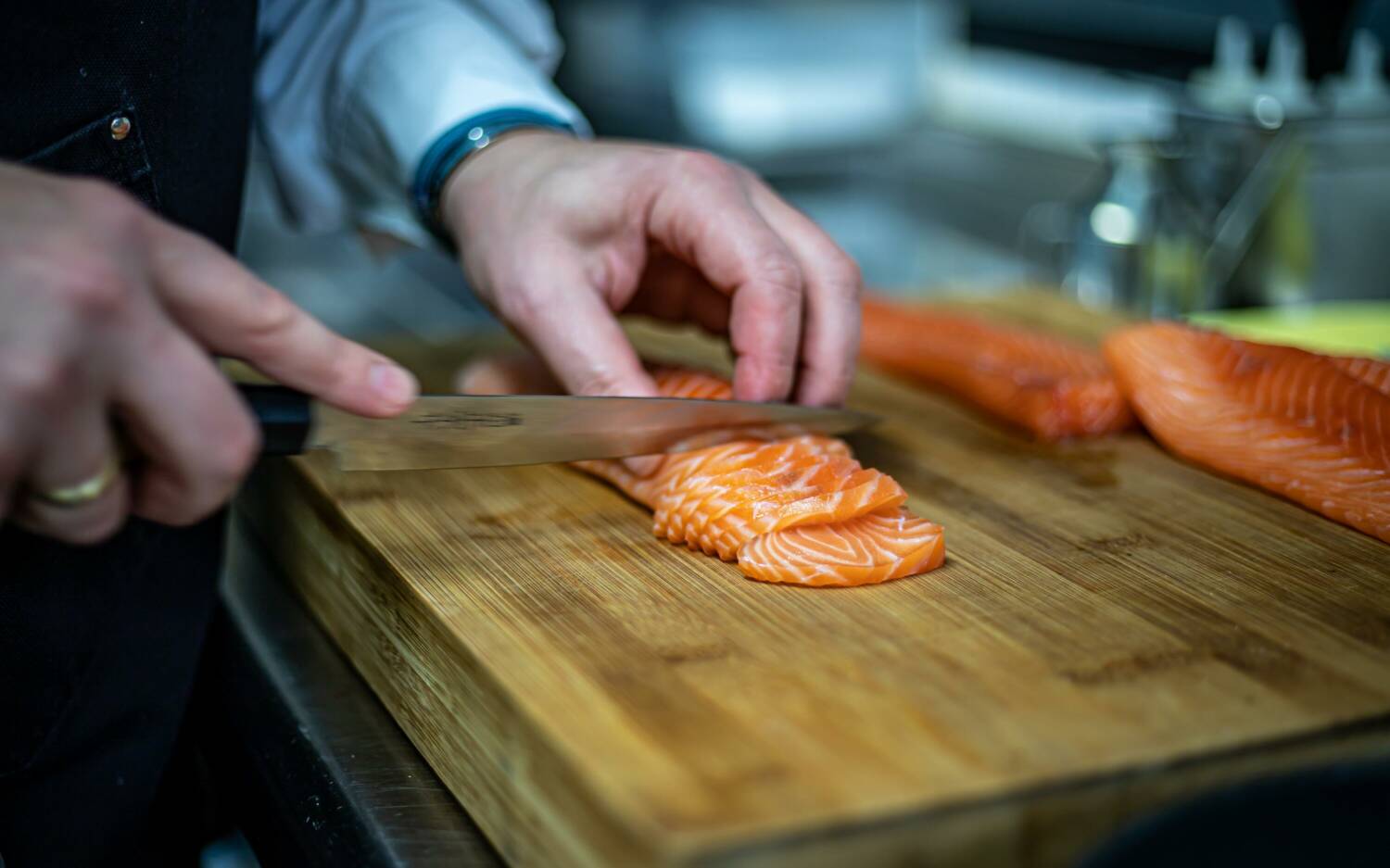 Neben Pasta und Co.  landen auch Sashimi und andere Sushi-Spezialitäten auf den Tellern der Gäste des Hennys /©Unsplash/Stefan Schauberg