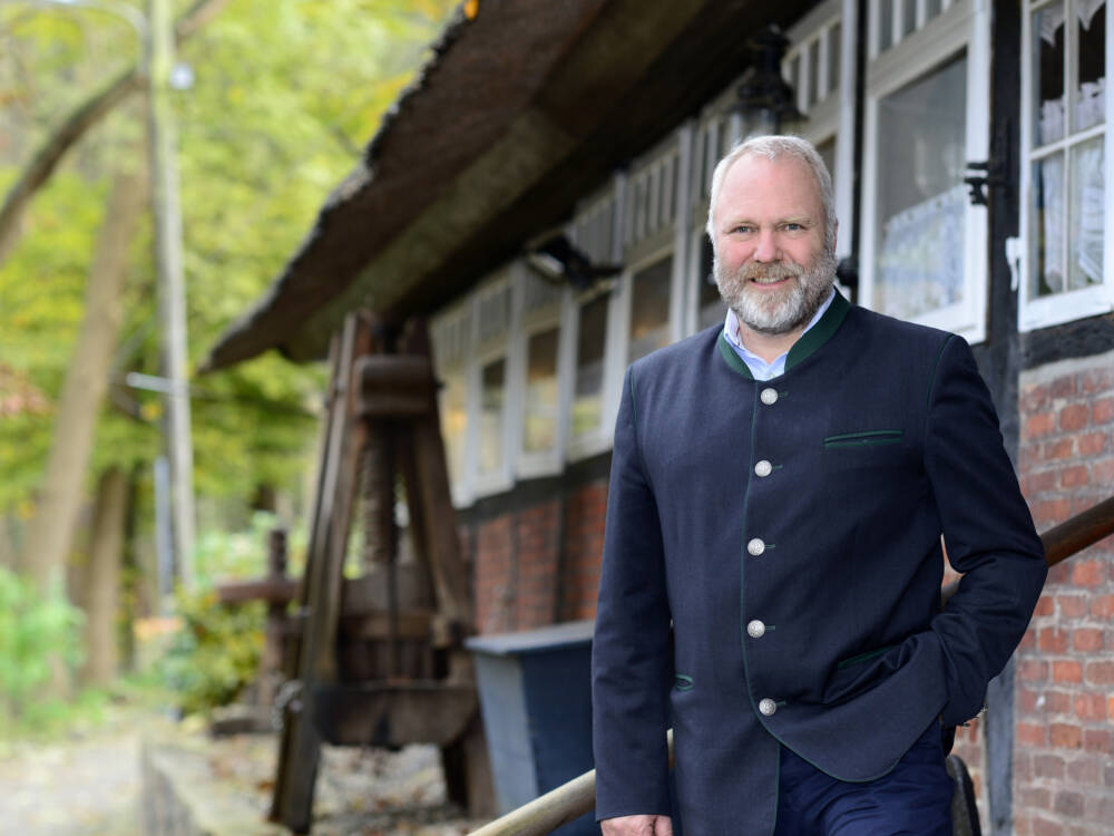 Niklaus Kaiser von Rosenburg, Vizepräsident der DEHOGA Hamburg und Hoteldirektor sowie Geschäftsführender Gesellschafter Baseler Hof Hamburg / © DEHOGA Hamburg