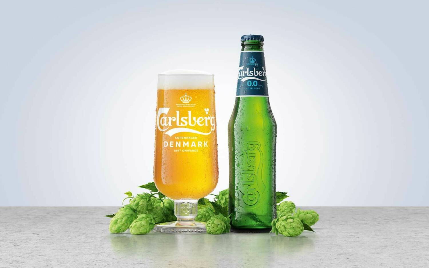 Perfekt zum Anstoßen: Carlsberg 0.0 Lager / ©Carlsberg