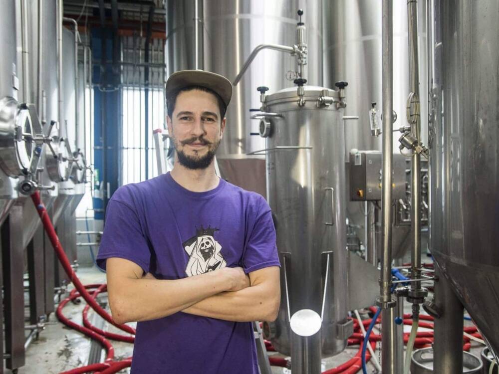 Sascha Bruns von der Landgang Brauerei erklärt uns das Bier brauen / ©Landgang Brauerei