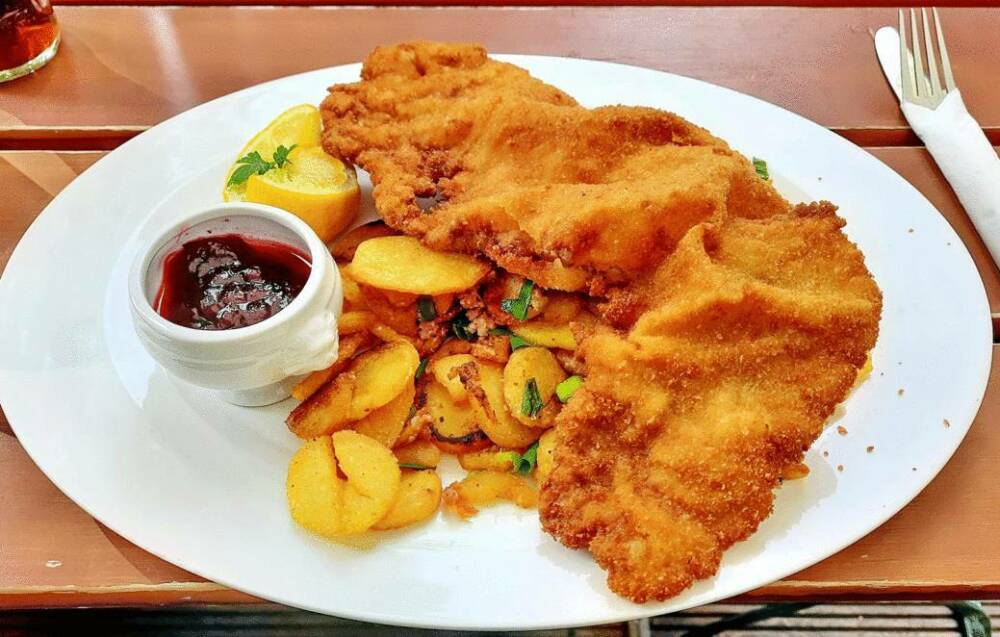 Schnitzel und Co: Erikas Eck in der Schanze bietet deftige Imbiss-Küche / ©Unsplash/Mark König