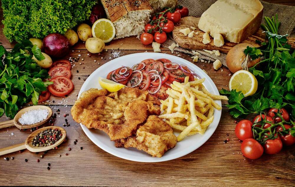 Der Klassiker in allen Schweinske-Filialen: Schnitzel mit Pommes / ©Schweinske Franchise GmbH