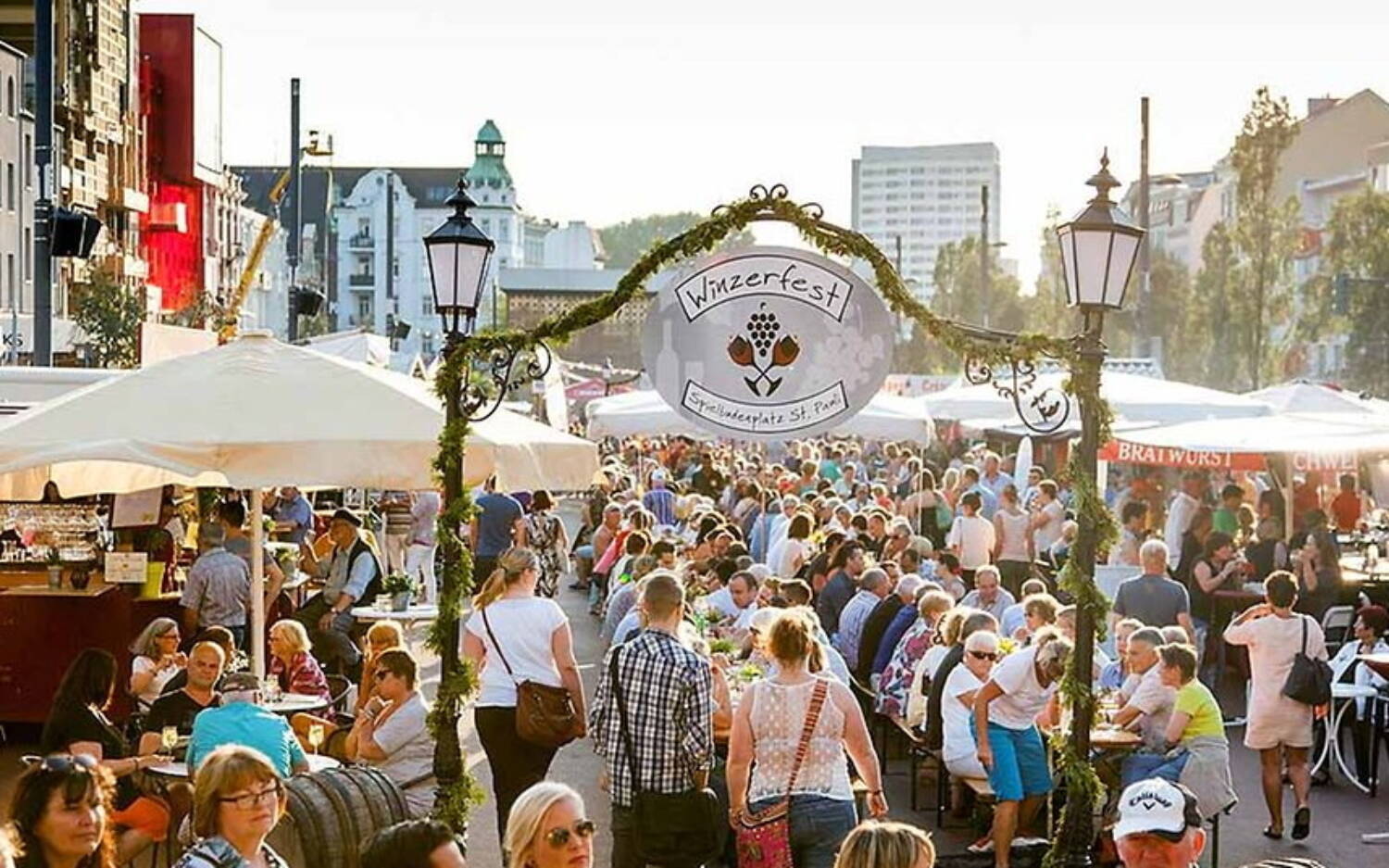 Herrliche Spätsommerabende auf dem Winzerfest St. Pauli auf dem Spielbudenplatz / © Spielbudenplatz e.V. Winzerfest