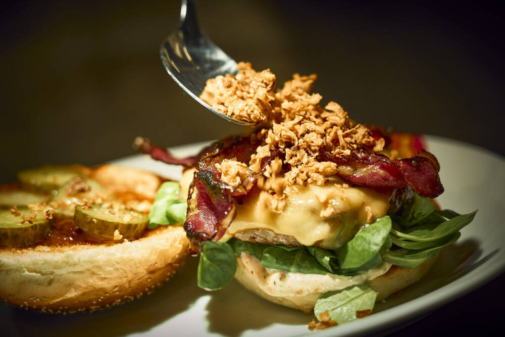 Im Jim Block werden Burger, Fries und Baked Potatoes serviert / ©Marc Sill