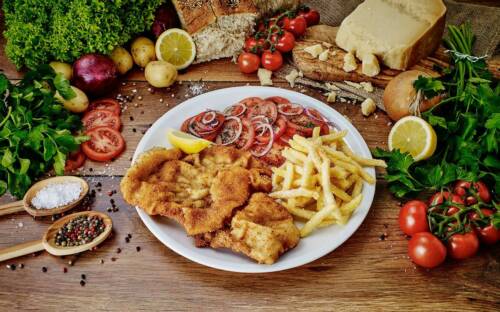 Schnitzel mit Pommes und mehr gibt es auch in der Schweinske-Filiale in Winterhude / ©Schweinske Franchise GmbH