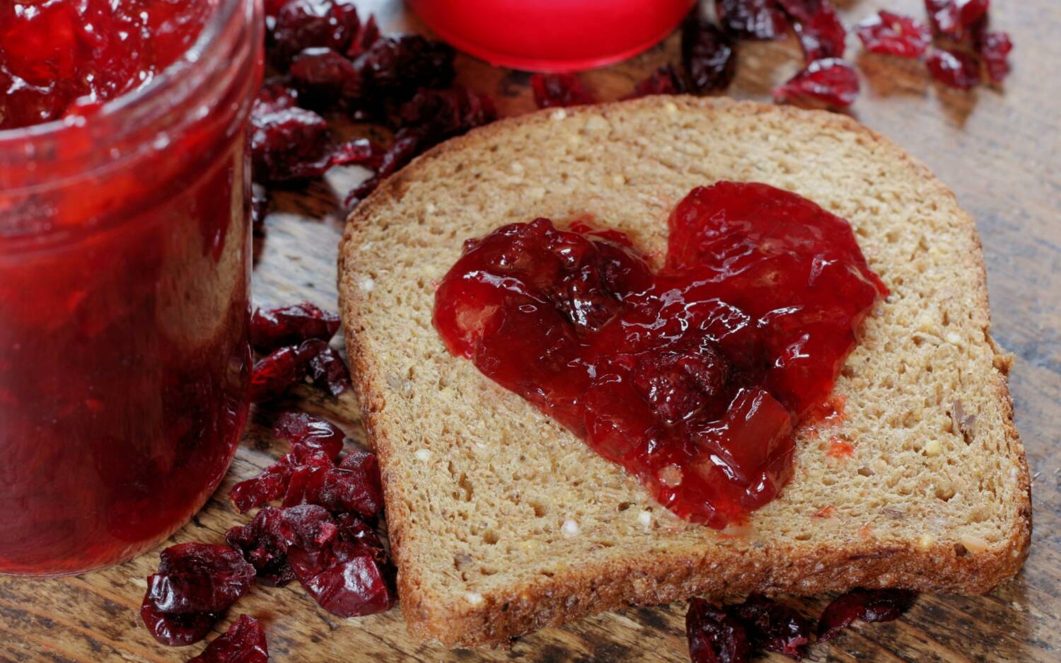 Eine Herzenssache: Innungsbäcker spenden mit dem „Bischöfinnen-Brot“ an die Hamburger Tafel / ©Unsplash/Sharon Waldron