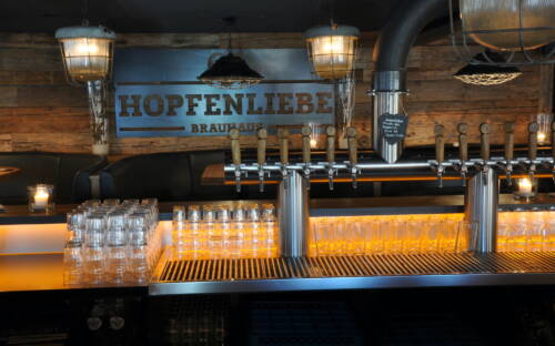 Im Hopfenliebe Brauhaus erwarten den Gast Bierspezialitäten und traditionelle Küche / ©Hopfenliebe