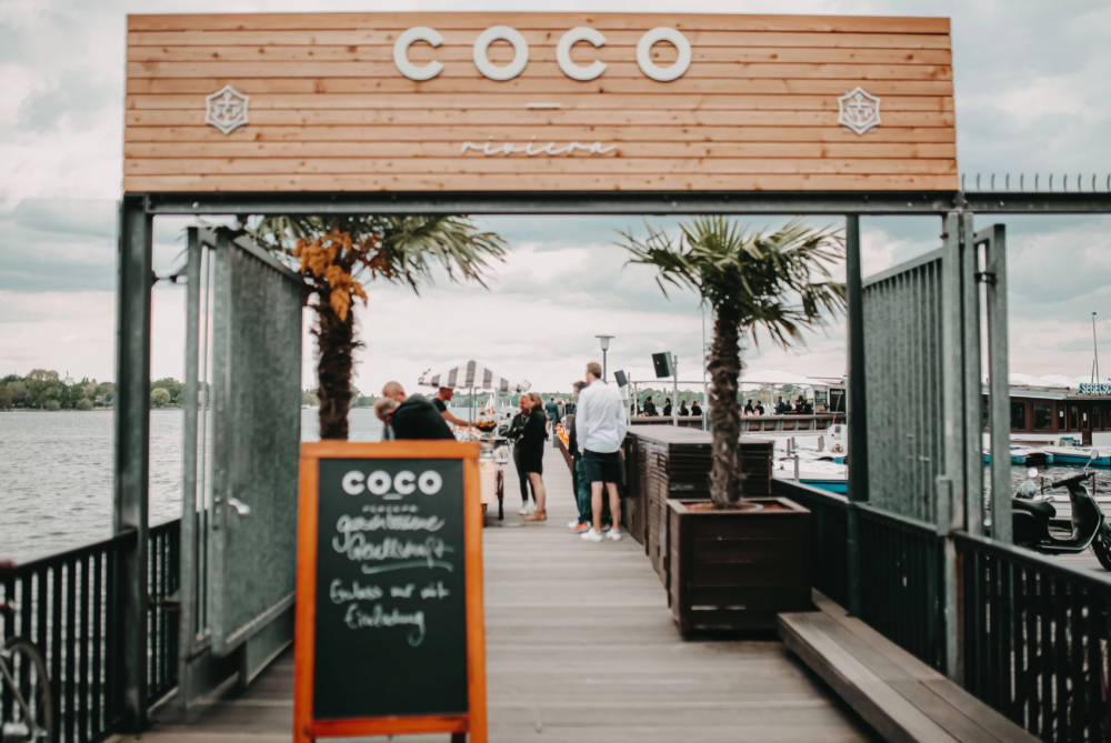 Auf dem Anleger vor dem Hotel Atlantic ist das Coco Riviera beheimatet / ©Coco Riviera