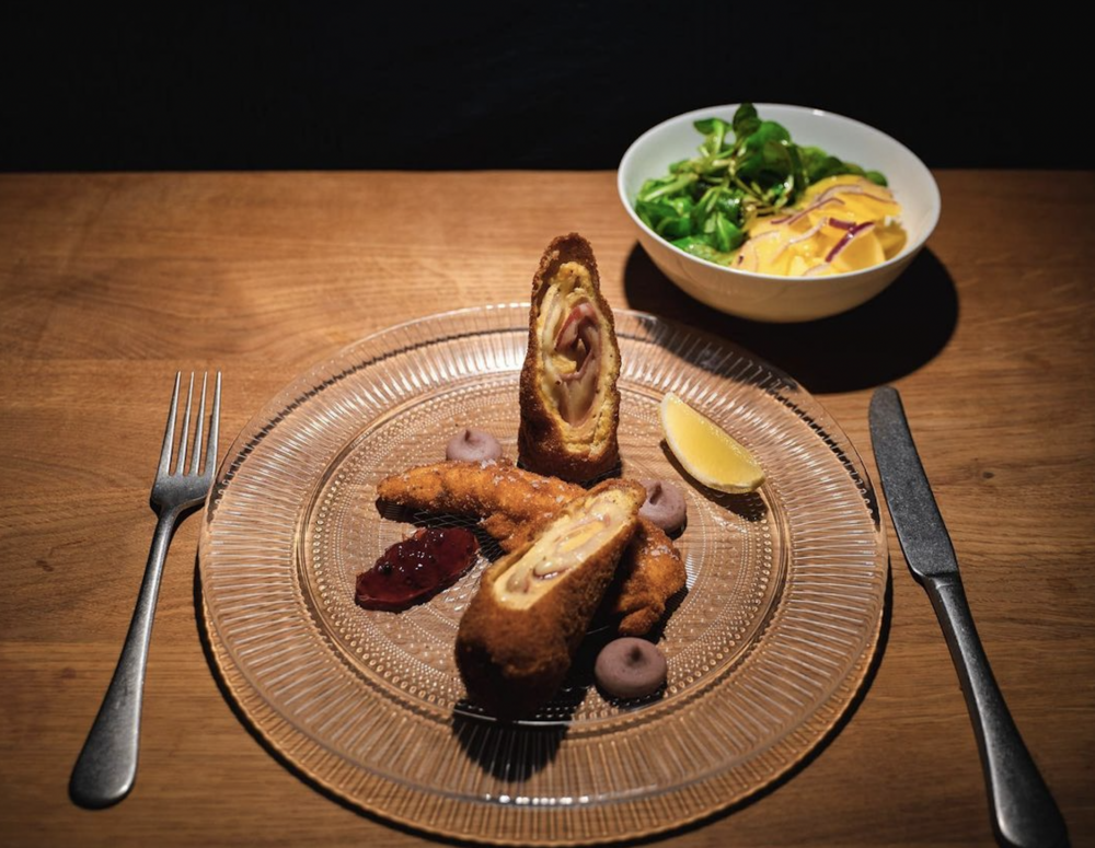 Cordon Bleu vom Maishendl ist einer von vielen Klassikern auf der Karte im Reichlich / ©Clemens Reich