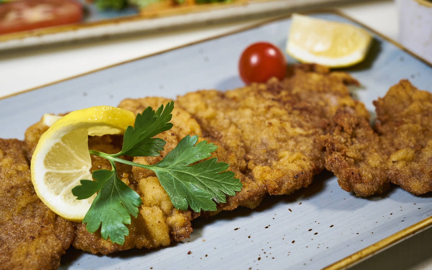 Im Schnitzelhus in Wandsbek ist das Schnitzel – klar – ein Muss / ©Marc Sill