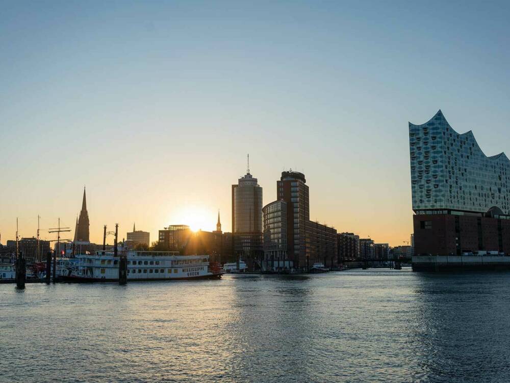 Das Restaurant Stricker’s Kehr Wieder Spitze liegt direkt an der Elbe / ©Unsplash/Lukas Menzel