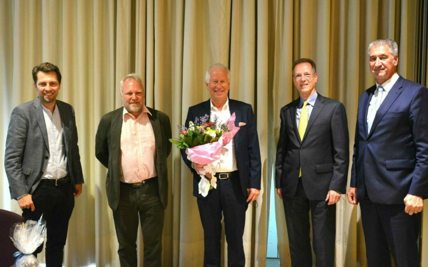 Der Geschäftsführende Vorstand v.l.n.r.: Hannes Vater, Niklaus Kaiser von Rosenburg, Michael Conrad, Gerald Pütter und Jens Stacklies / ©DEHOGA Hamburg