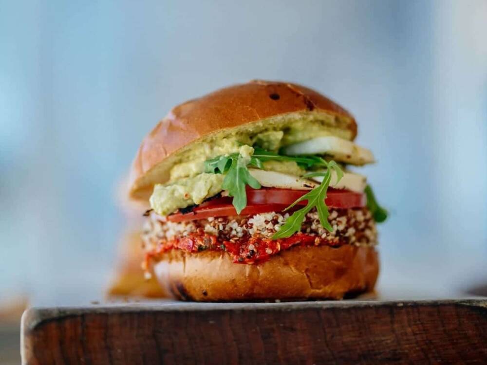 In Hamburg gibt es viele und leckere vegane Restaurants / ©Unsplash/Lefteris Kallergis