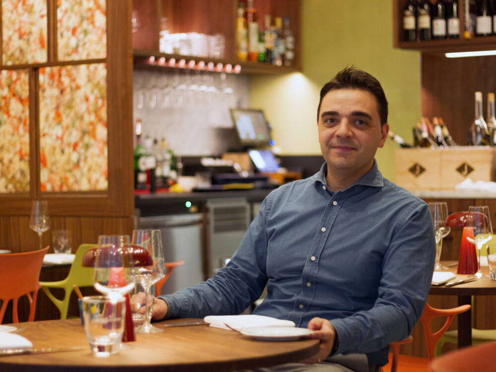 Angelo de Marco in seinem neuen Restaurant „De Marco Vineria e Culinaria“ / ©Johanna Zobel