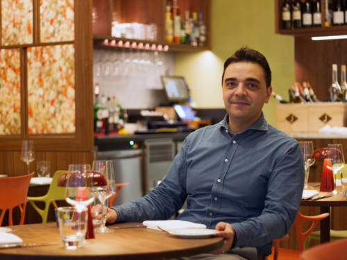 Angelo de Marco in seinem neuen Restaurant „De Marco Vineria e Culinaria“ / ©Johanna Zobel