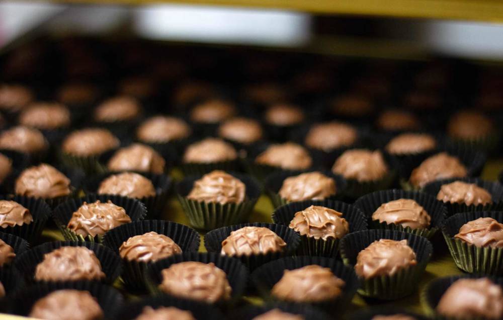 Macht nachweislich glücklich: Schokolade, wie die von der Hamburger Confiserie Paulsen / ©Johanna Zobel