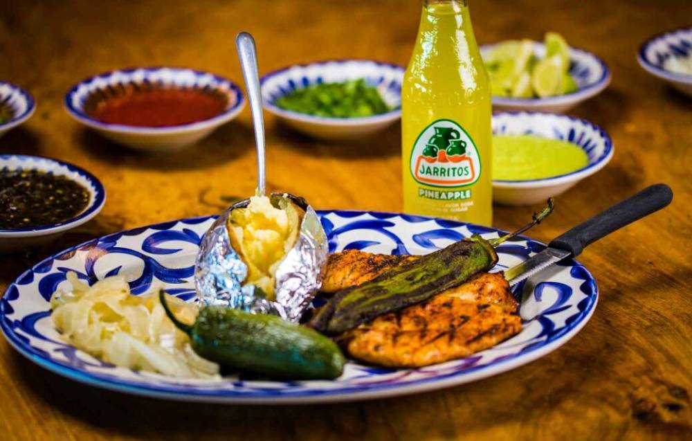 Bei Kumpir König gibt’s die Kartoffel mit vielen verschiedenen Toppings / ©Unsplash/Jarritos Mexican Soda