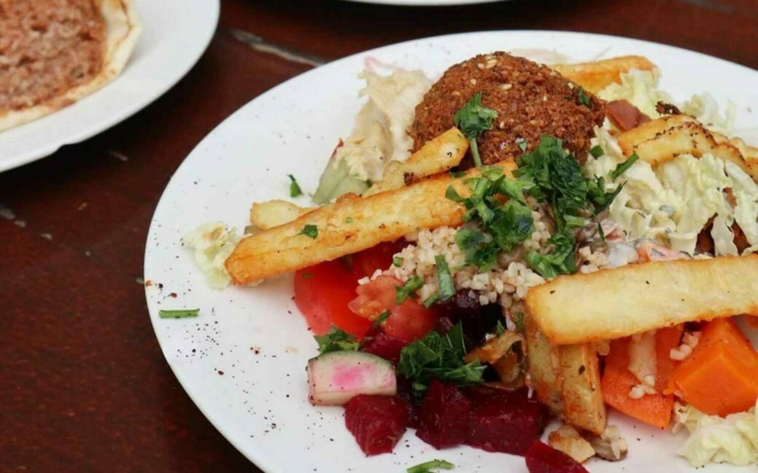 Beliebter günstiger Mittagstisch in Hamburg: Fallapfel von Pyramides in Ottensen / ©Johanna Zobel