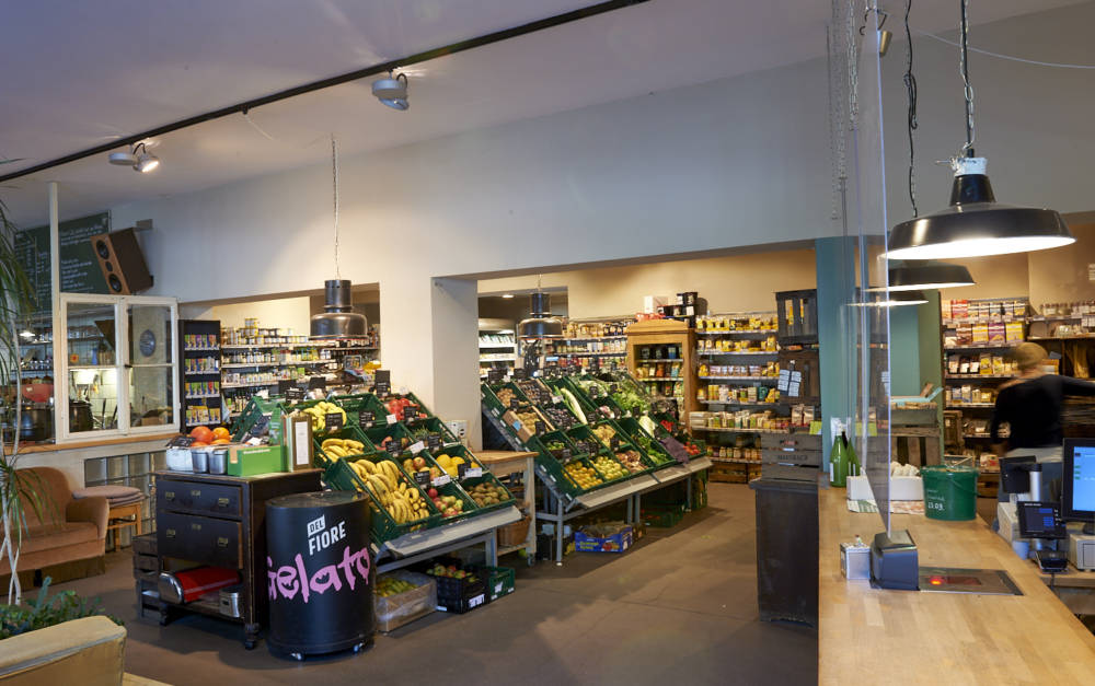 Café, Kollektiv und Bio-Supermarkt in Hamburg: die Warenwirtschaft / ©Warenwirtschaft