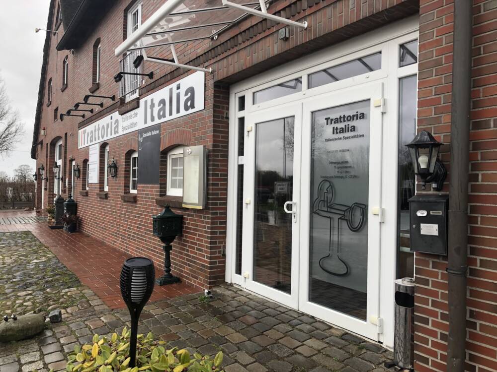 Das italienische Restaurant Trattoria Italia am Ortseingang des Marschdorfes Holm / ©Manfred Augnener