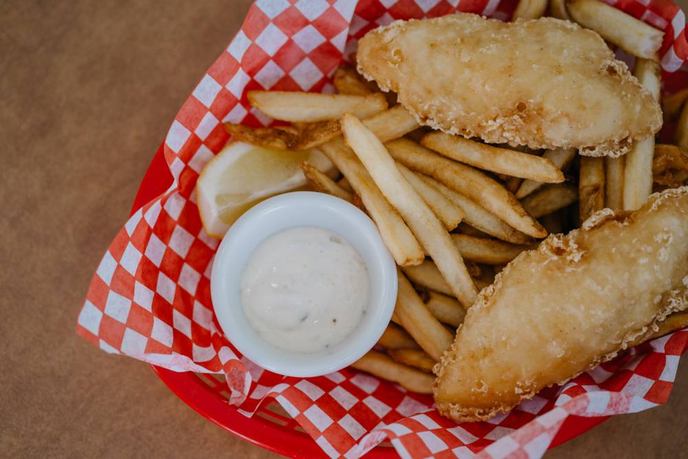 Heißer Tipp: Fish and Chips von Fabios / ©Unsplash / Davey Gravy