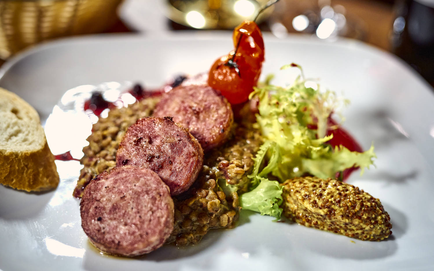 Monatlich wechselnde Gerichte aus der Heimatküche gibt es im Ottensener Restaurant Zur Traube / ©Marc Sill