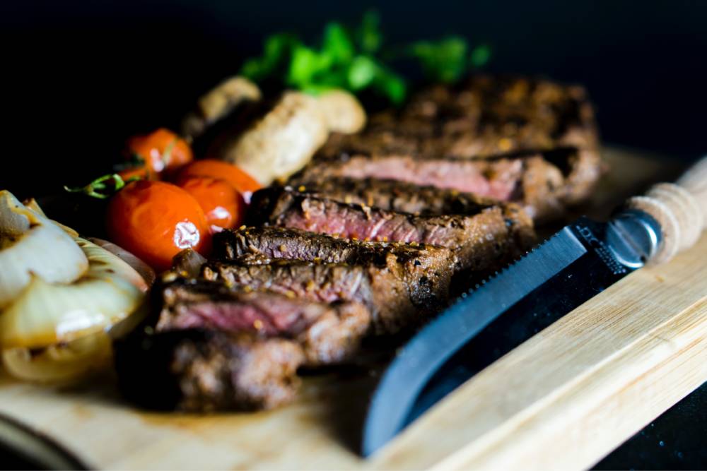 Bei Butcher’s American Steakhouse kommt das Fleisch von Angus-Rindern aus Nebraska / ©Unsplash