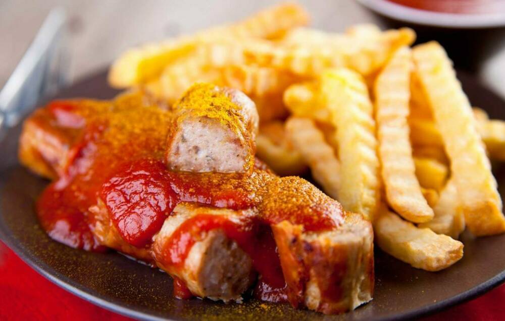 Die Curry Pirates in Barmbek Süd bieten Currywurst mal anders / ©Adobe Stock/Jan Sommer/Distrikt 3 Fotografie
