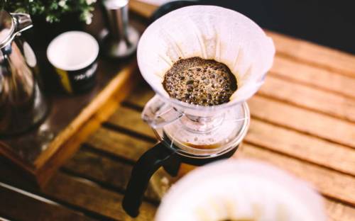 Kaffee aus hochwertigen Kaffebohnen bieten die Hunt Coffee Roasters aus Norderstedt / ©Unsplash/Di Bella Coffee
