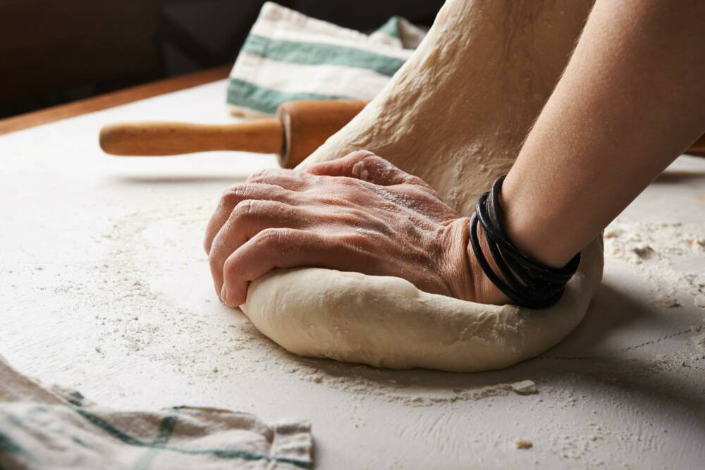 Bei Jill’s wird lange geknetet, damit die Pizza köstliche Luftblasen wirft / ©Unsplash/Nadya Spetnitskaya