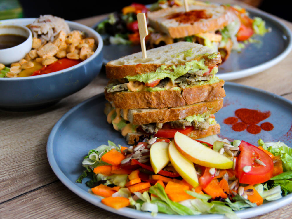 Gesunde, vegane Gerichte stehen auf der Speisekarte des Katzentempels / ©Katzentempel
