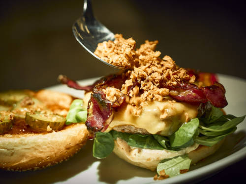 Mit und ohne Fleisch und vor allem  frische Zutaten: Auf Burger von Jim Block ist Verlass / ©Marc Sill