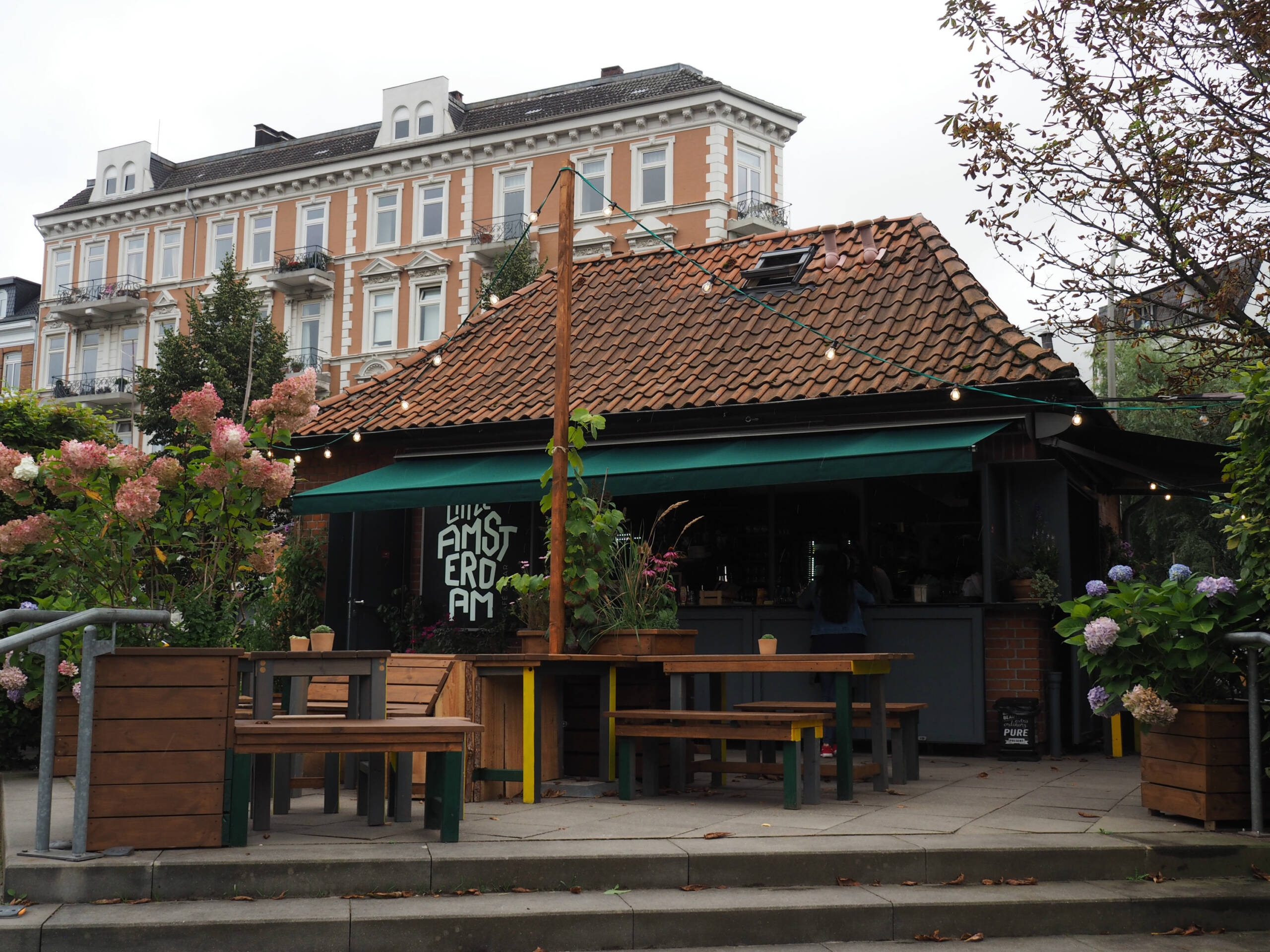 elfbar elfa master akku Amsterdam Convenience delivery from Cork City Centre main image 1