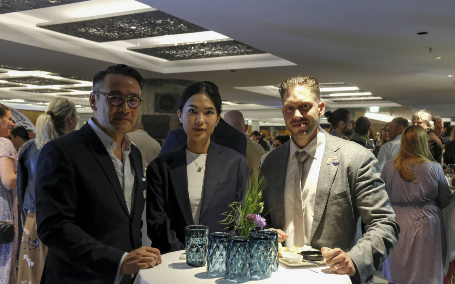 Dennis Kwong (Dim Sum Haus, St. Georg) gemeinsam mit dem Team von Moutai / ©Johanna Sprave