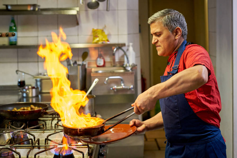 Die Gambas kommen im Caramba Especial flambiert auf den Tisch / ©Marc Sill