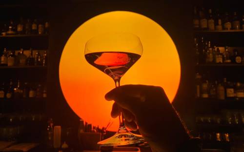Drinks bei Sonnenuntergang / ©Rehab Bar 