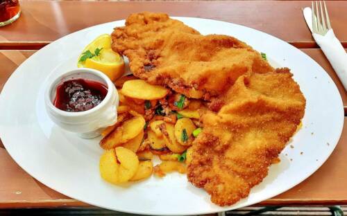 Erika’s Eck: das Paradies für Schnitzel-Fans und Nachteulen / ©Unsplash/Mark König