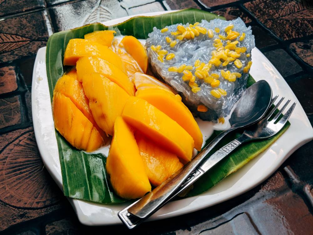 Gehört für viele zu einem Besuch beim Thailänder in Hamburg dazu: eine Portion Mango Sticky Rice / ©Unsplash/Markus Winkler